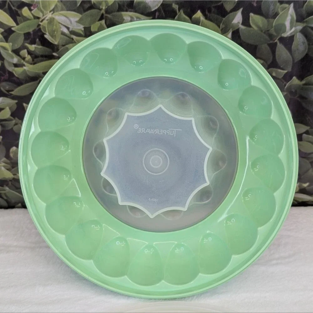 Vintage 1970s Tupperware Jello Mold in Jadeite Mint Green